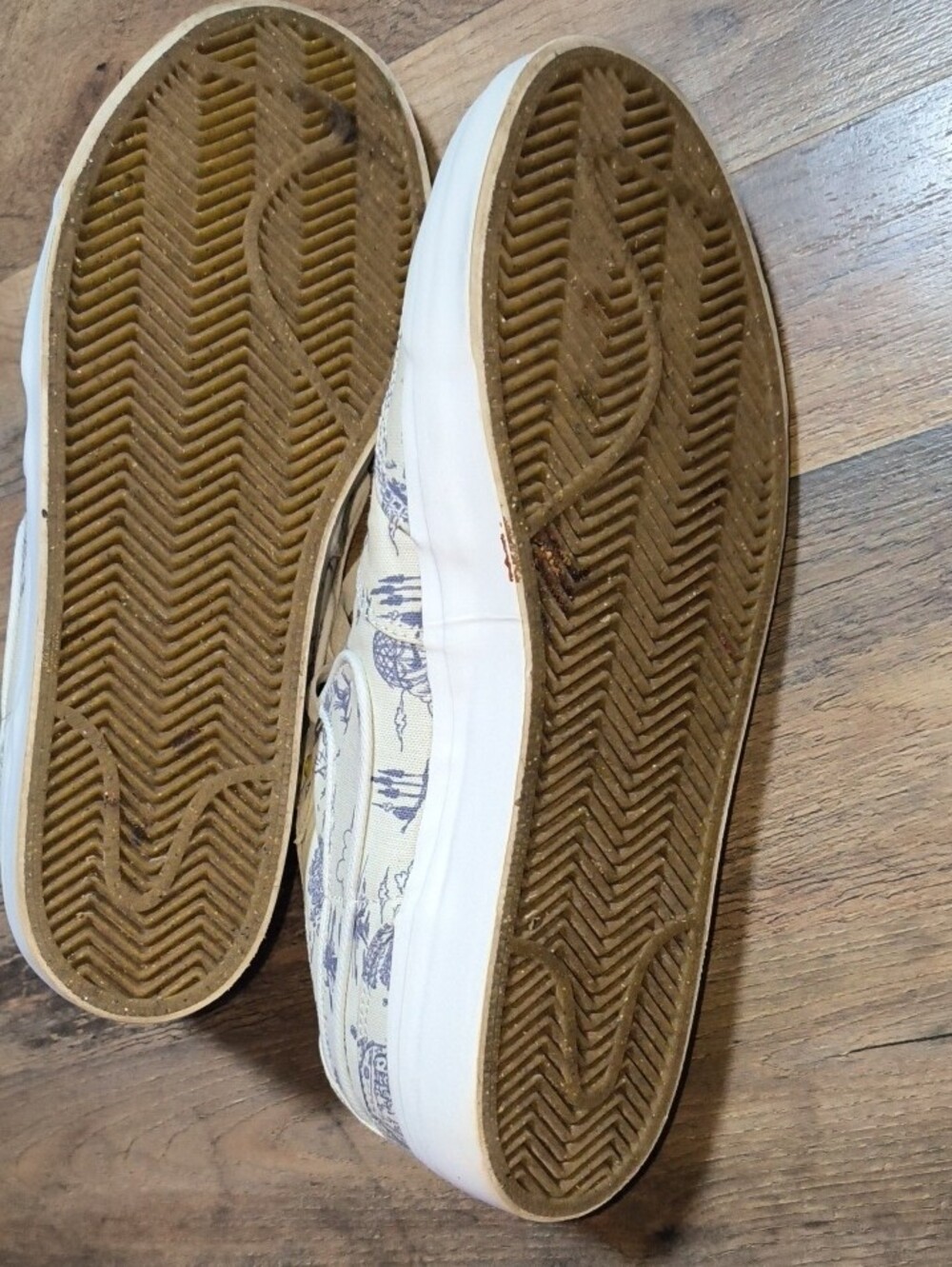 Nike Cream Toile-Print Low Top Sneakers with Navy Accents - Picture 6 of 6